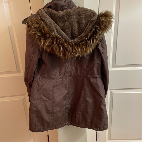 Adorable winter coat with detachable hood and fur - Picture 9 of 9